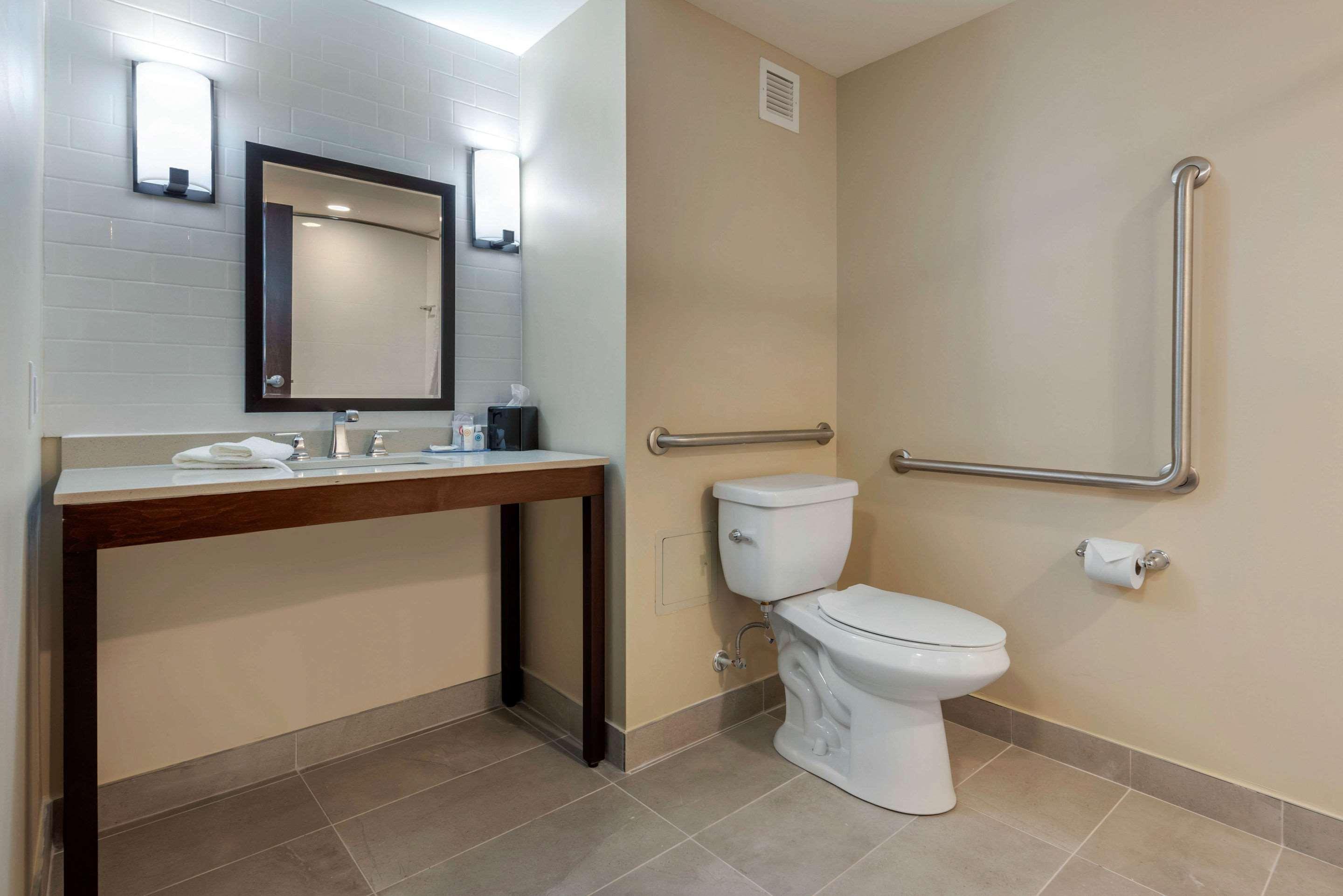 Comfort Inn & Suites Greater Napanee Eksteriør billede