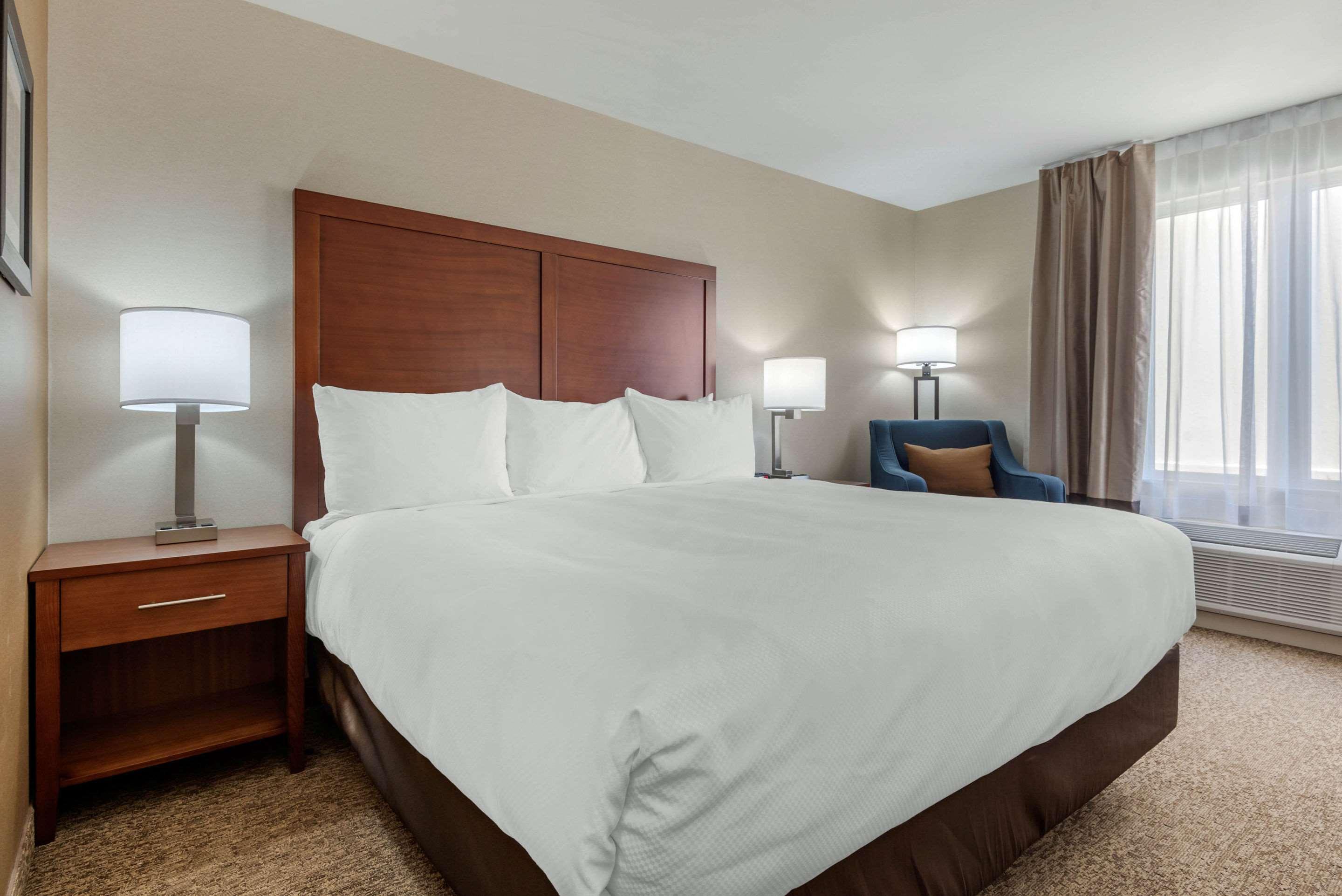 Comfort Inn & Suites Greater Napanee Eksteriør billede