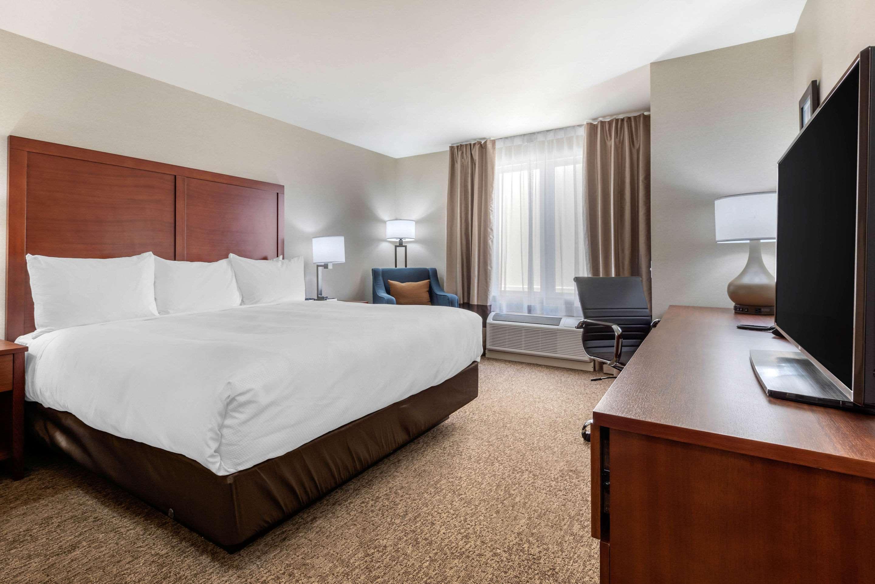 Comfort Inn & Suites Greater Napanee Eksteriør billede