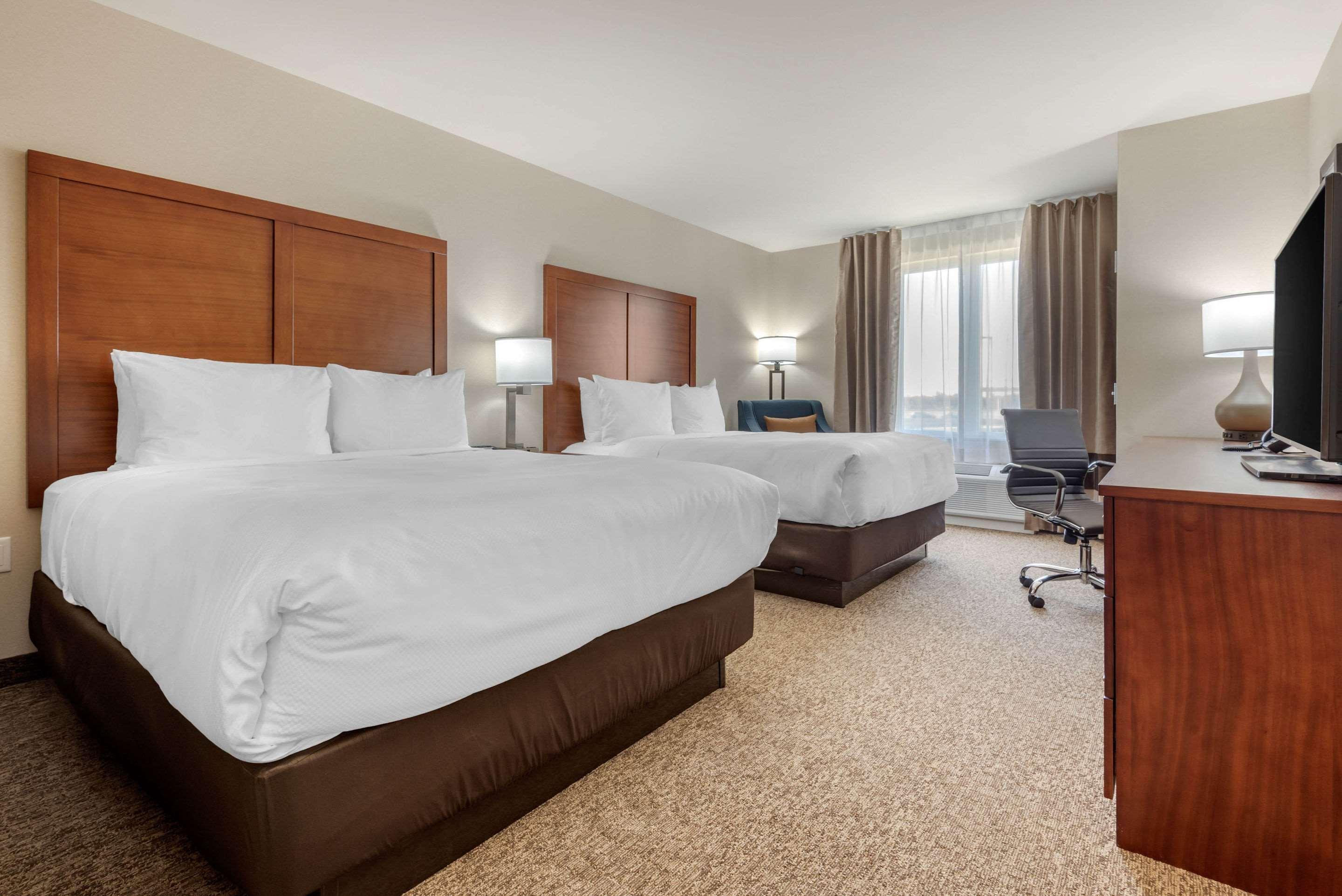 Comfort Inn & Suites Greater Napanee Eksteriør billede