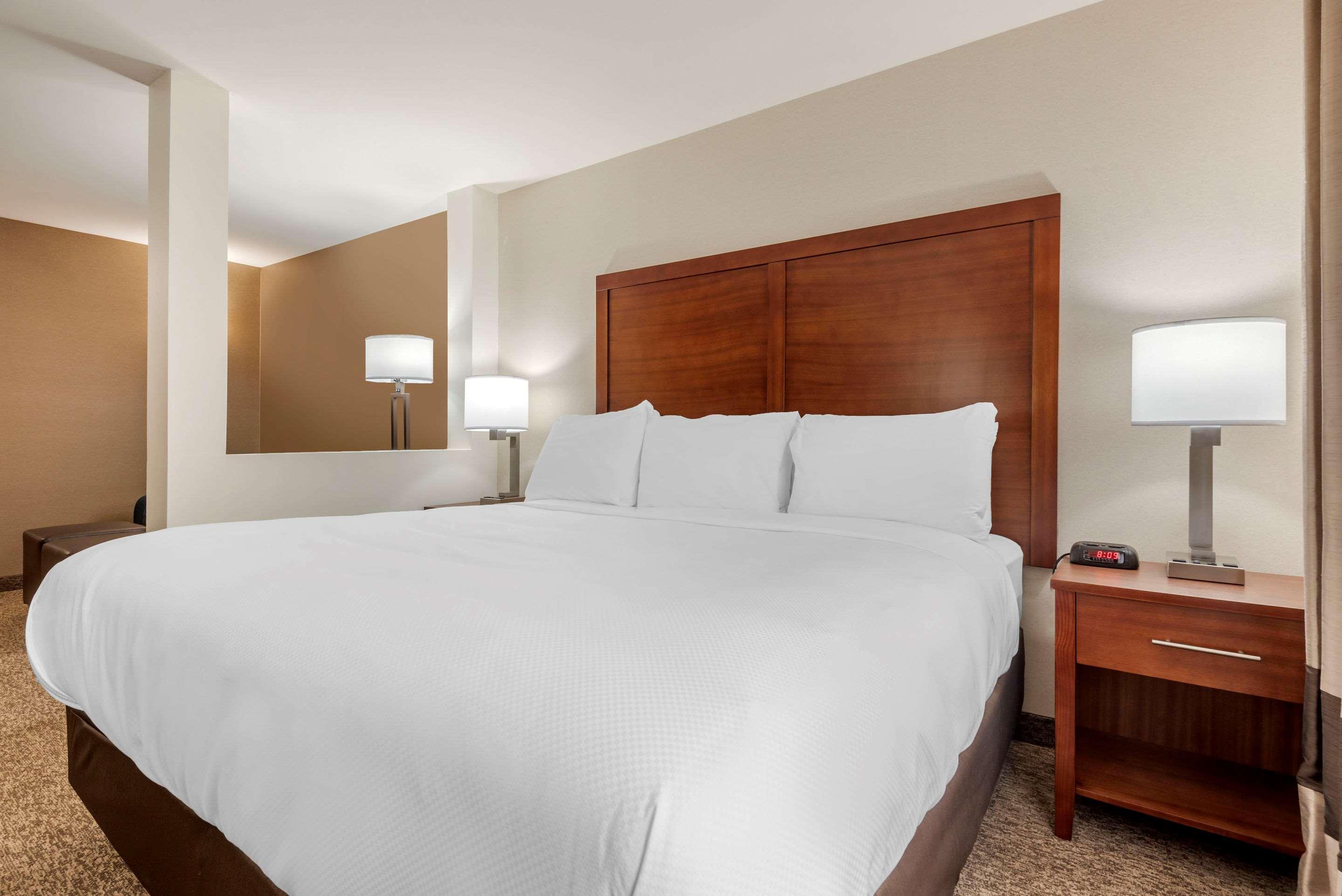 Comfort Inn & Suites Greater Napanee Eksteriør billede