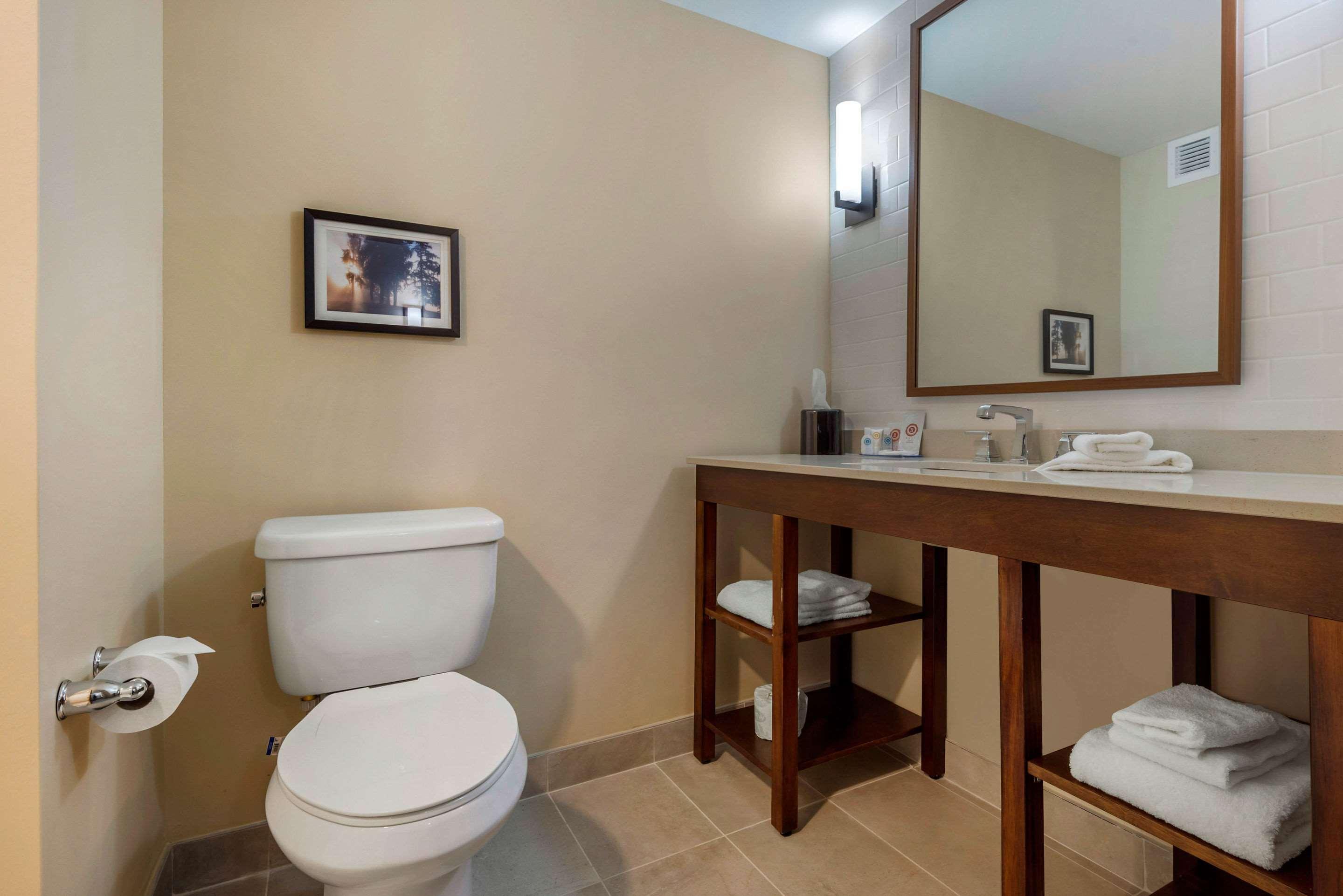Comfort Inn & Suites Greater Napanee Eksteriør billede