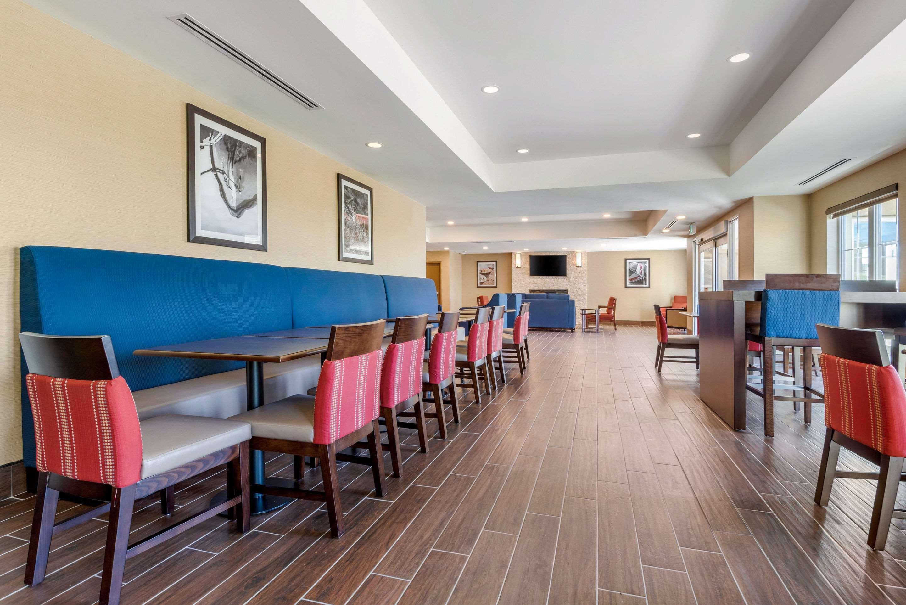 Comfort Inn & Suites Greater Napanee Eksteriør billede