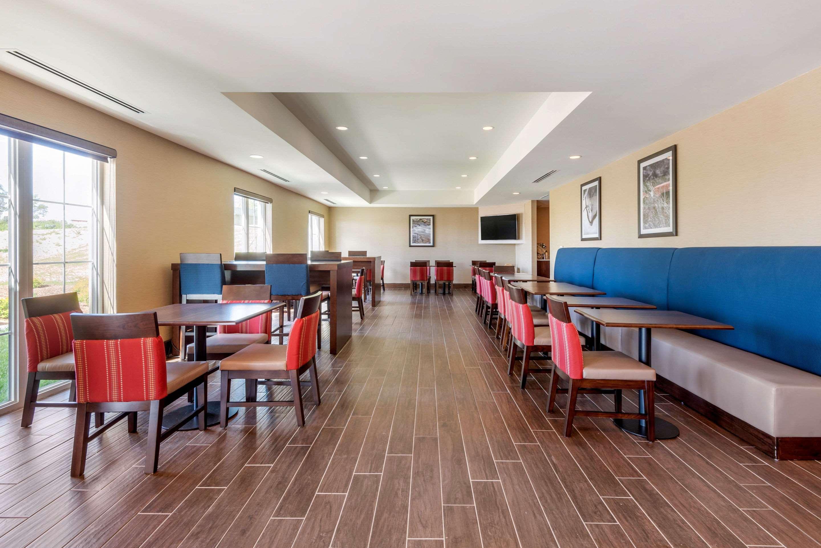 Comfort Inn & Suites Greater Napanee Eksteriør billede