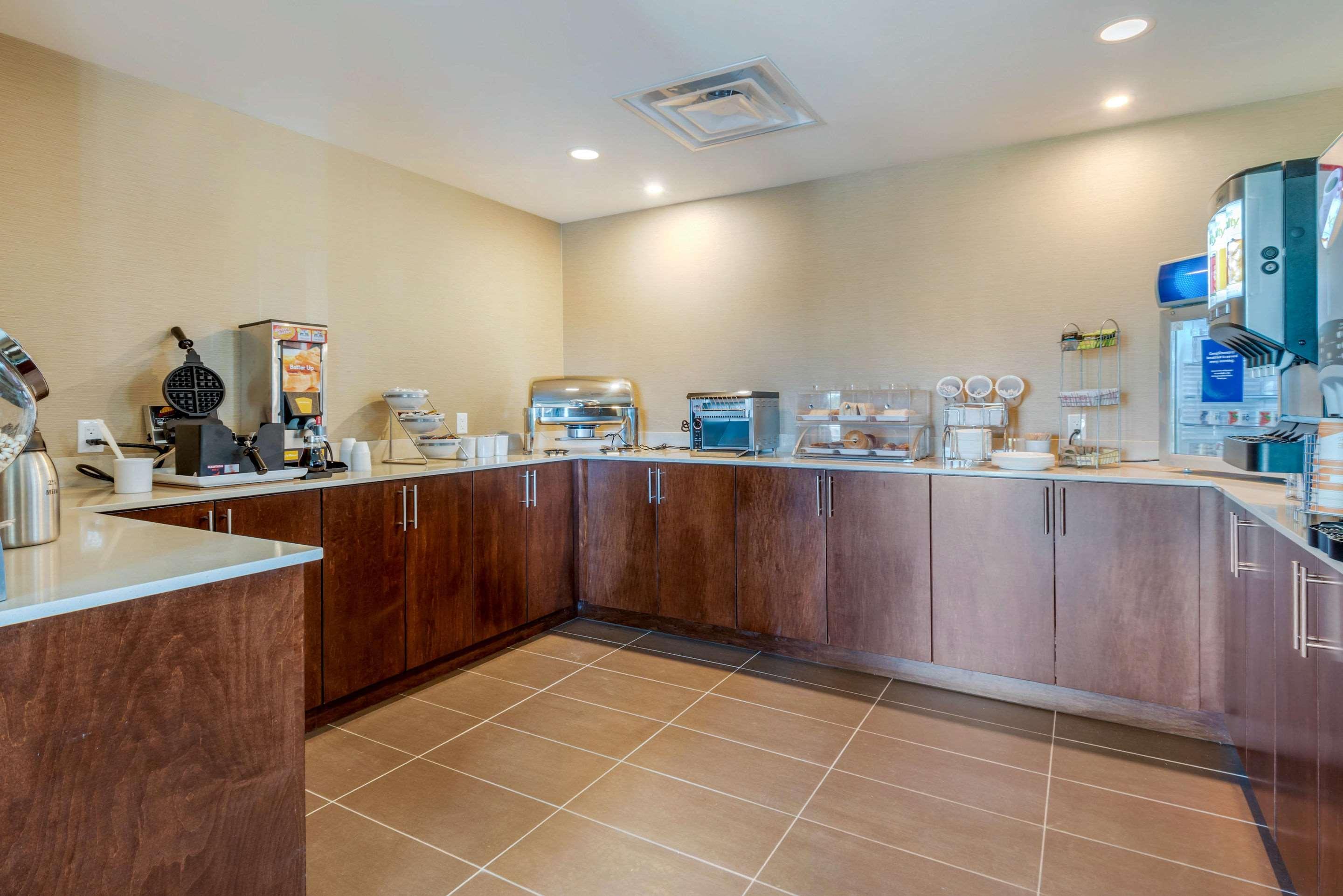 Comfort Inn & Suites Greater Napanee Eksteriør billede