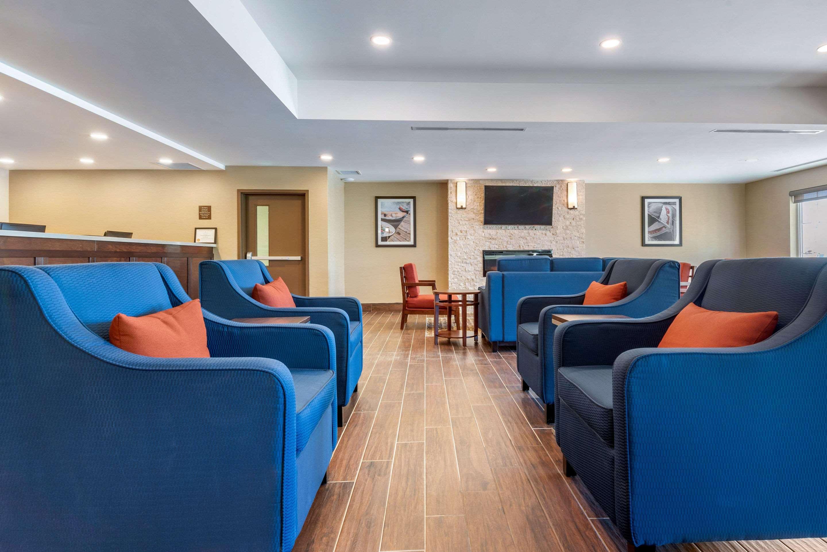 Comfort Inn & Suites Greater Napanee Eksteriør billede