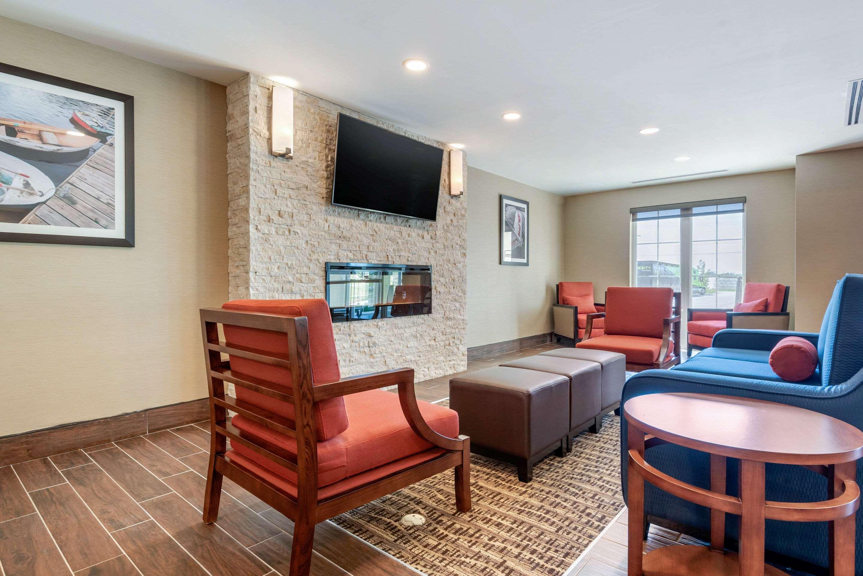 Comfort Inn & Suites Greater Napanee Eksteriør billede