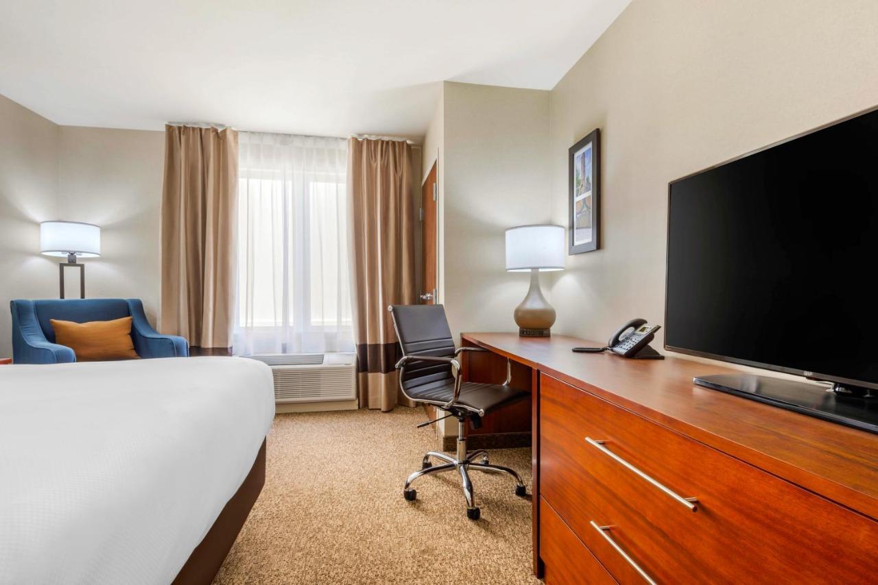 Comfort Inn & Suites Greater Napanee Eksteriør billede