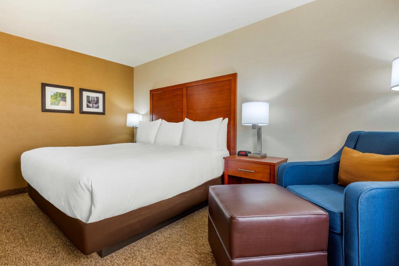 Comfort Inn & Suites Greater Napanee Eksteriør billede